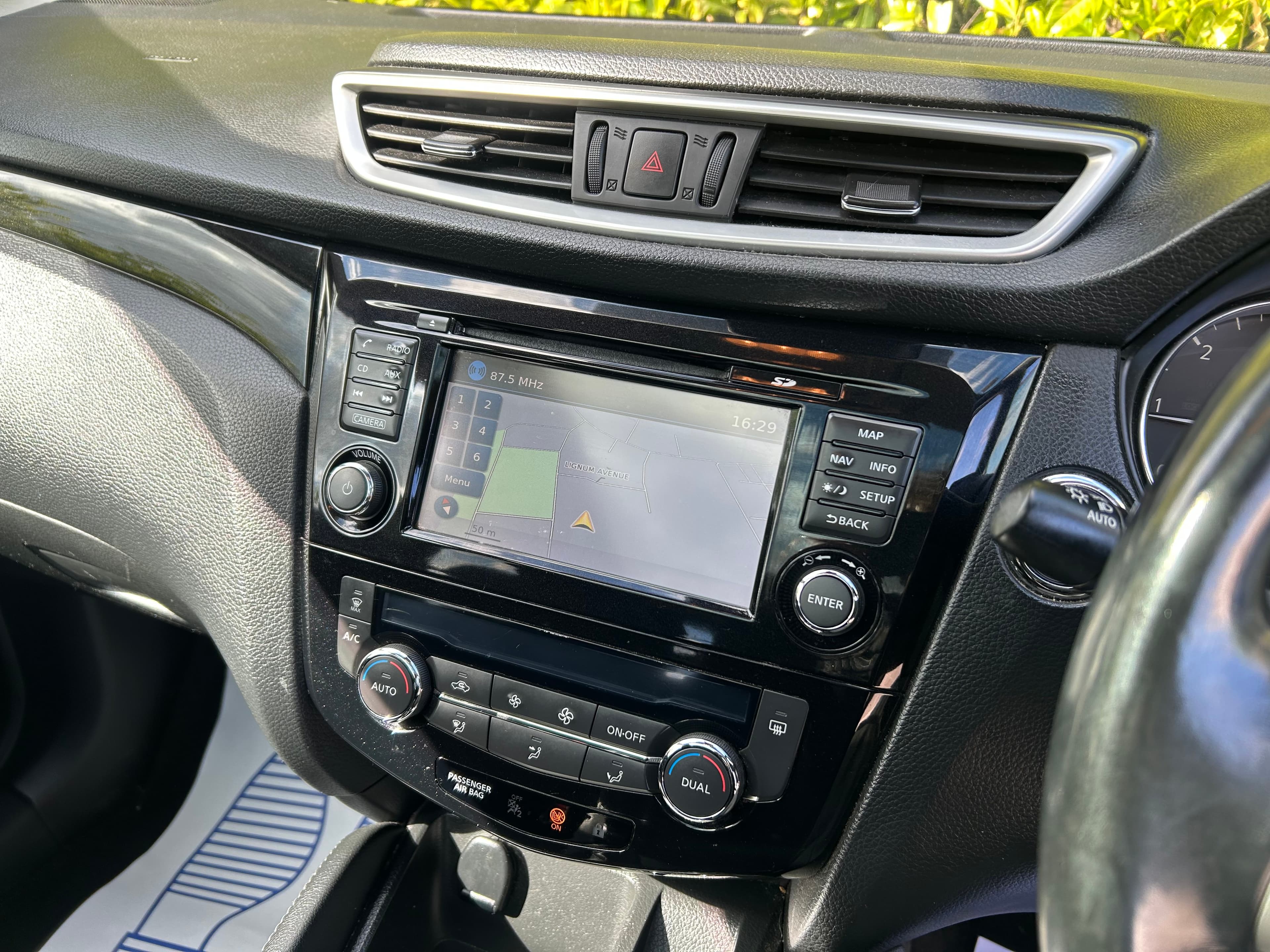 NISSAN Qashqai dCi Acenta Premium view 13