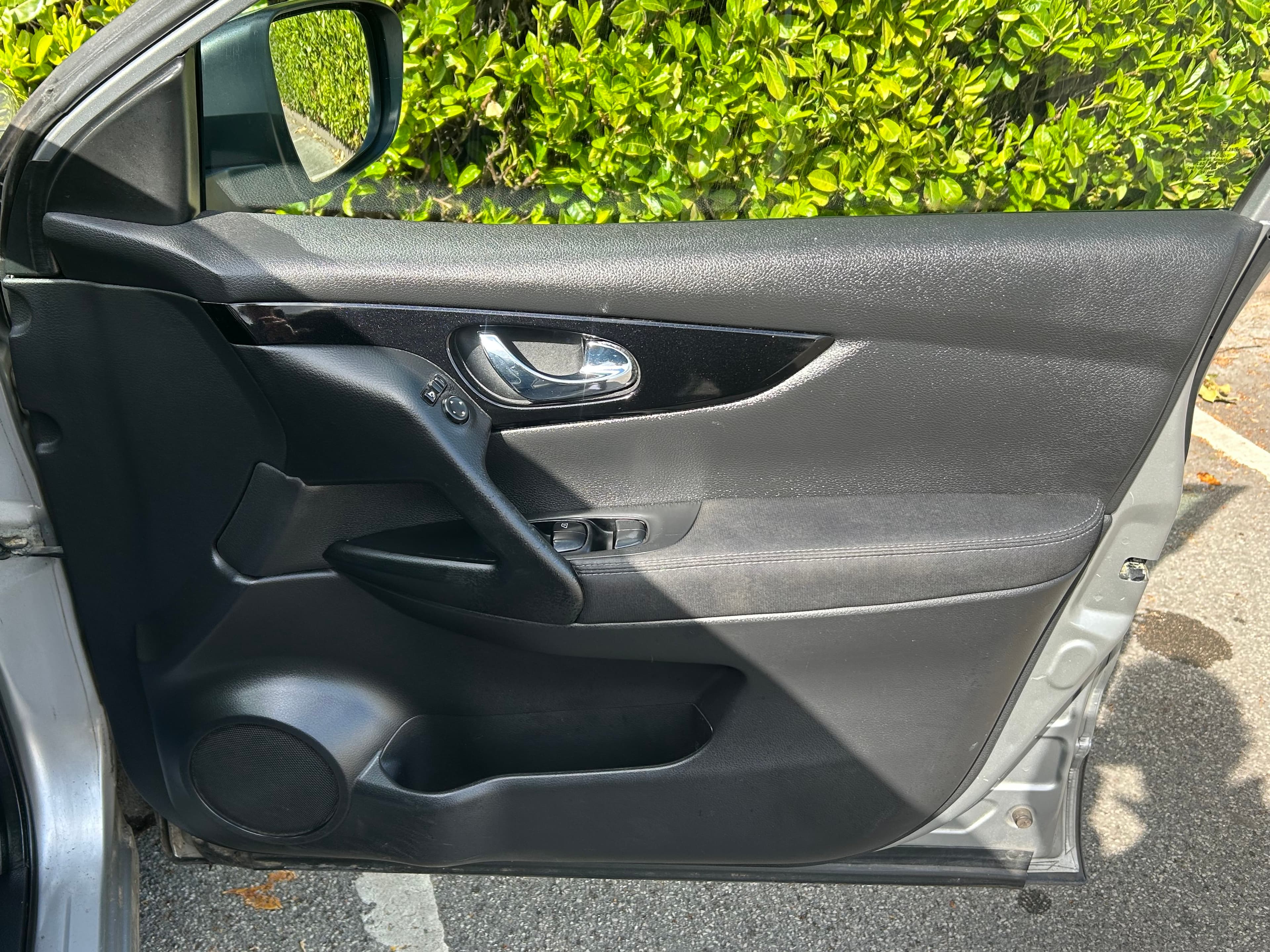 NISSAN Qashqai dCi Acenta Premium view 17