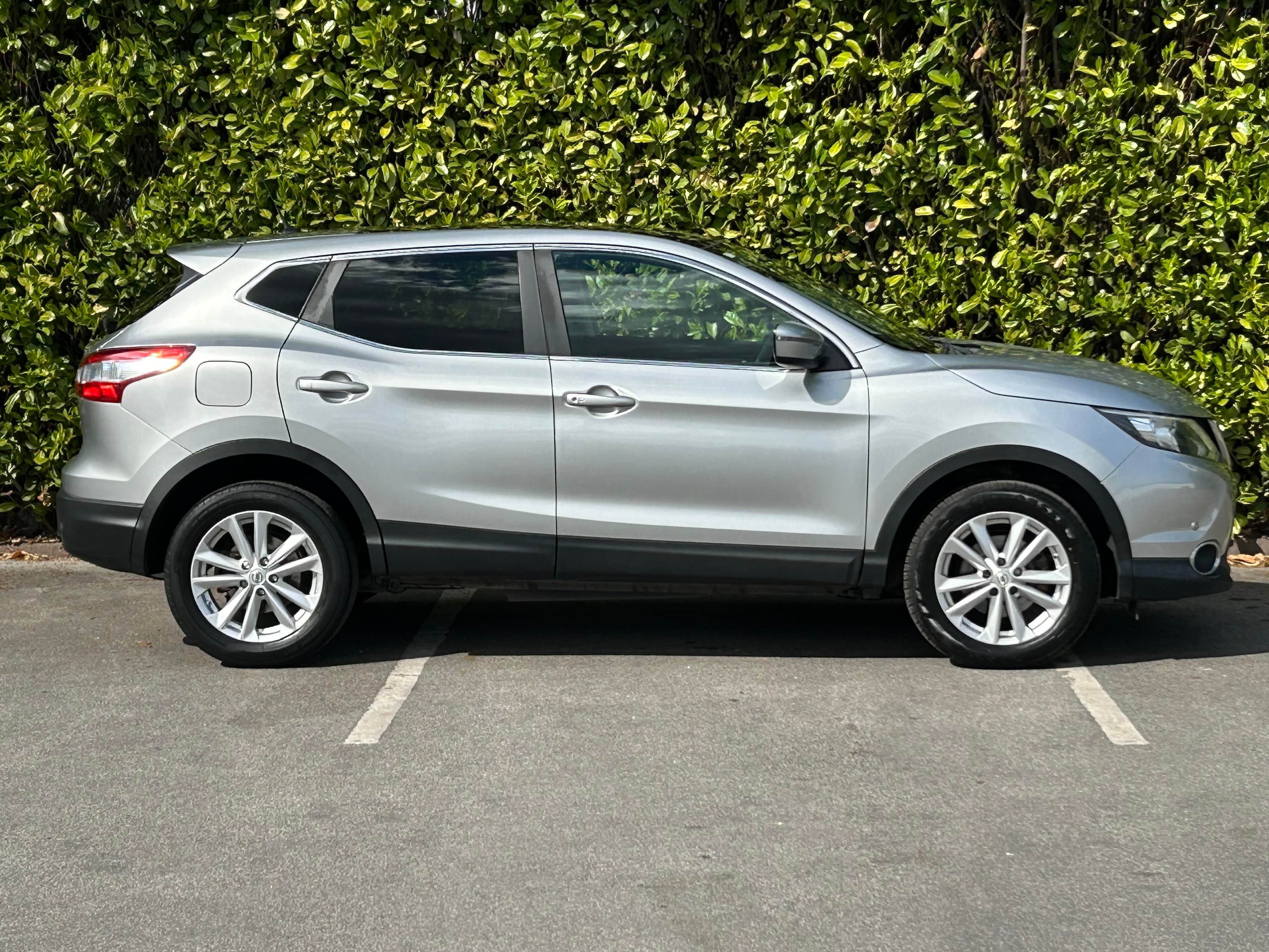 NISSAN Qashqai dCi Acenta Premium view 8