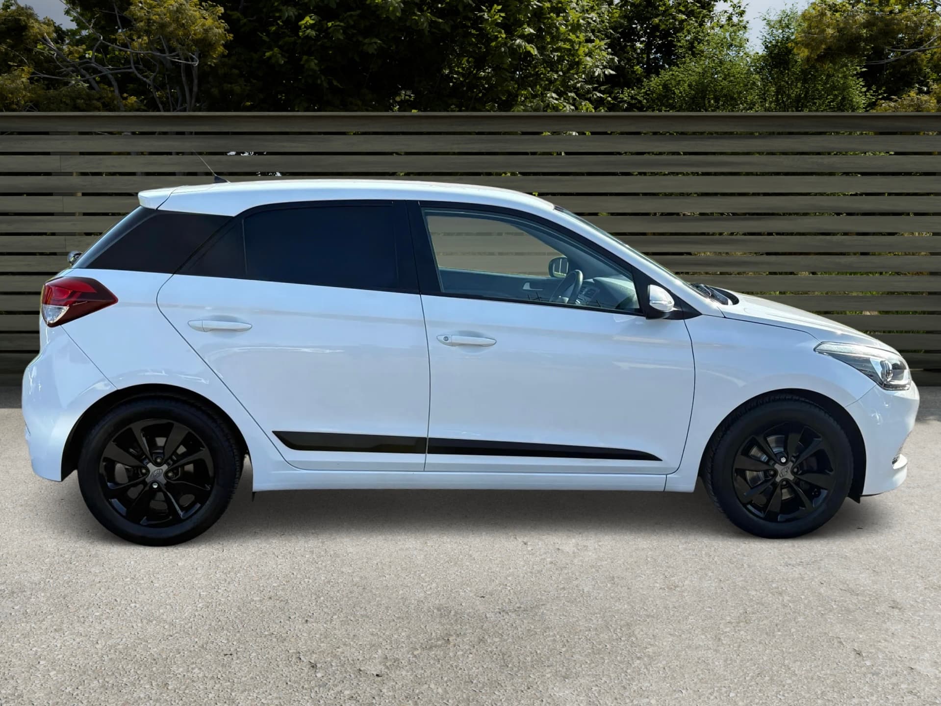 HYUNDAI I20 PREMIUM view 9